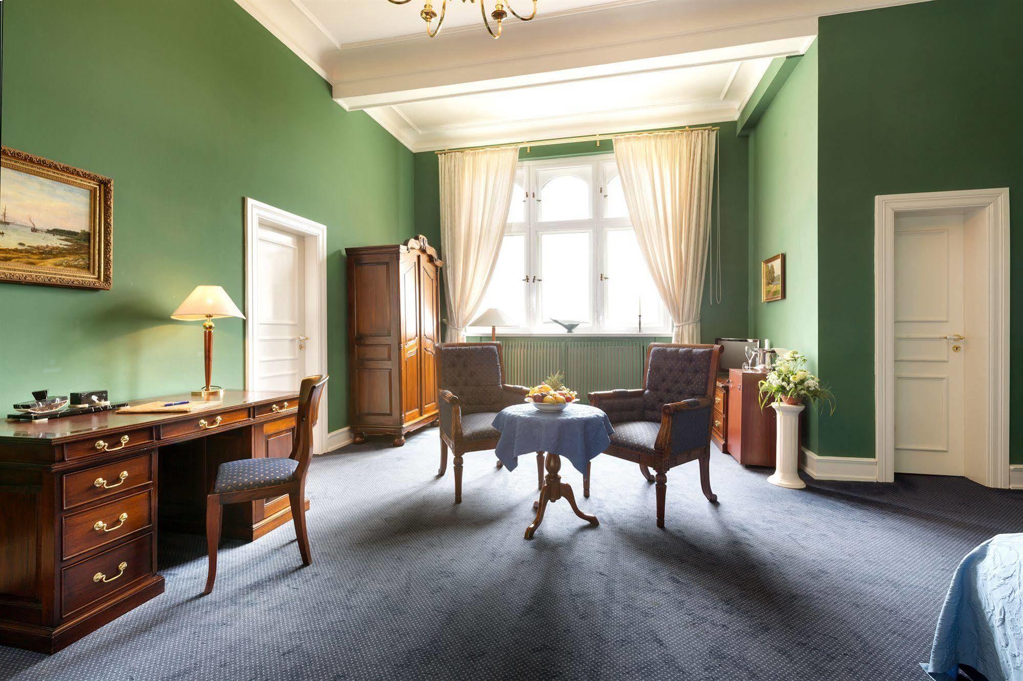 Schlosshotel Ральсвик Экстерьер фото