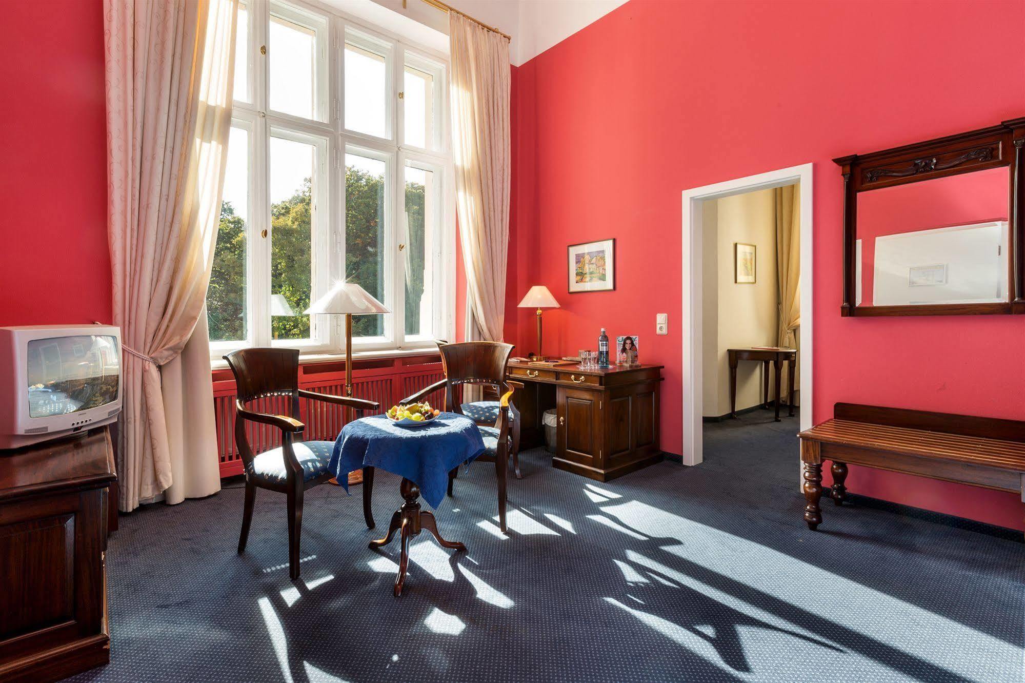 Schlosshotel Ральсвик Экстерьер фото